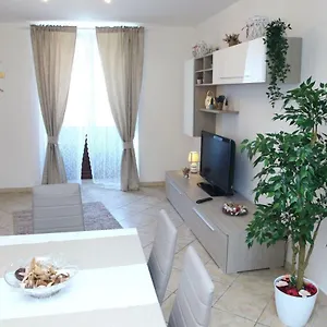Garibaldi Suites & Katania