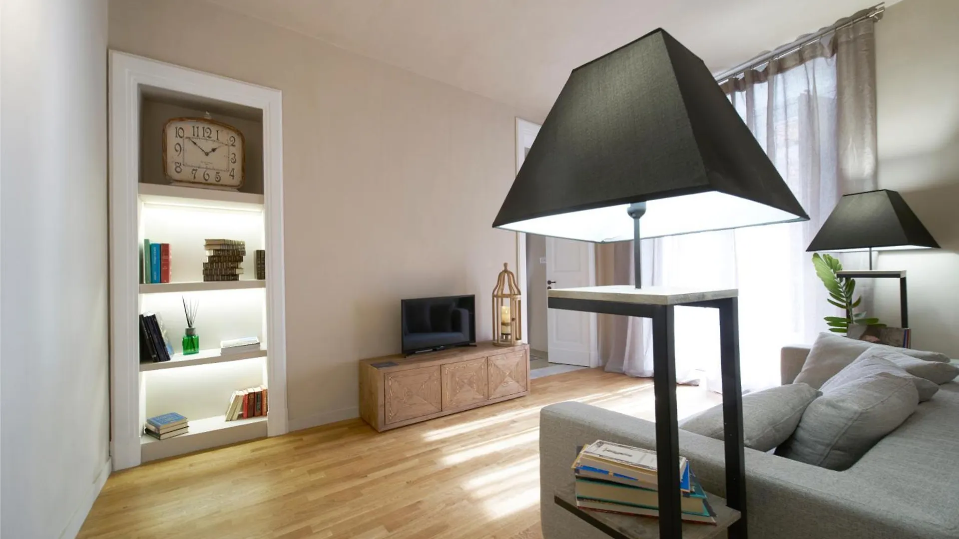 Ferrini Home - Piazza Trento Catania 0*,